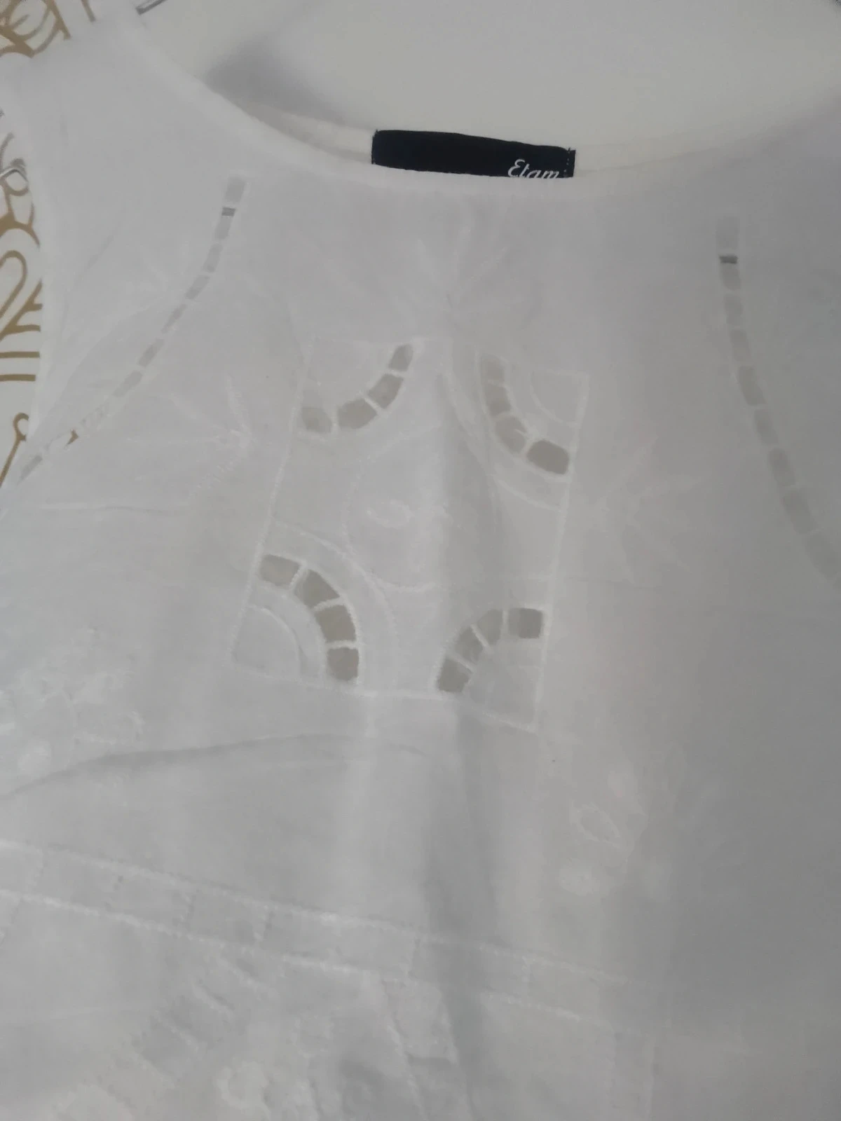 Cute white cotton top size M with English embroidery – photo 2